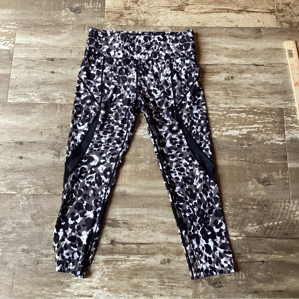 CUT THE FRILLS White & Black Leggings Leopard Print Yoga Women’s Large